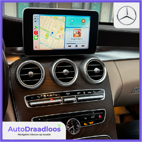 Apple CarPlay op het originele scherm van een C-Klasse