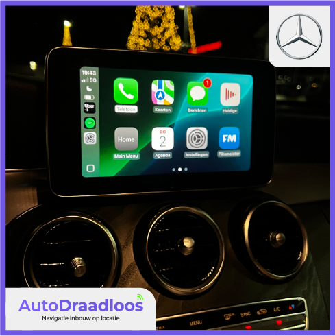 Apple CarPlay op het originele scherm van een C-Klasse