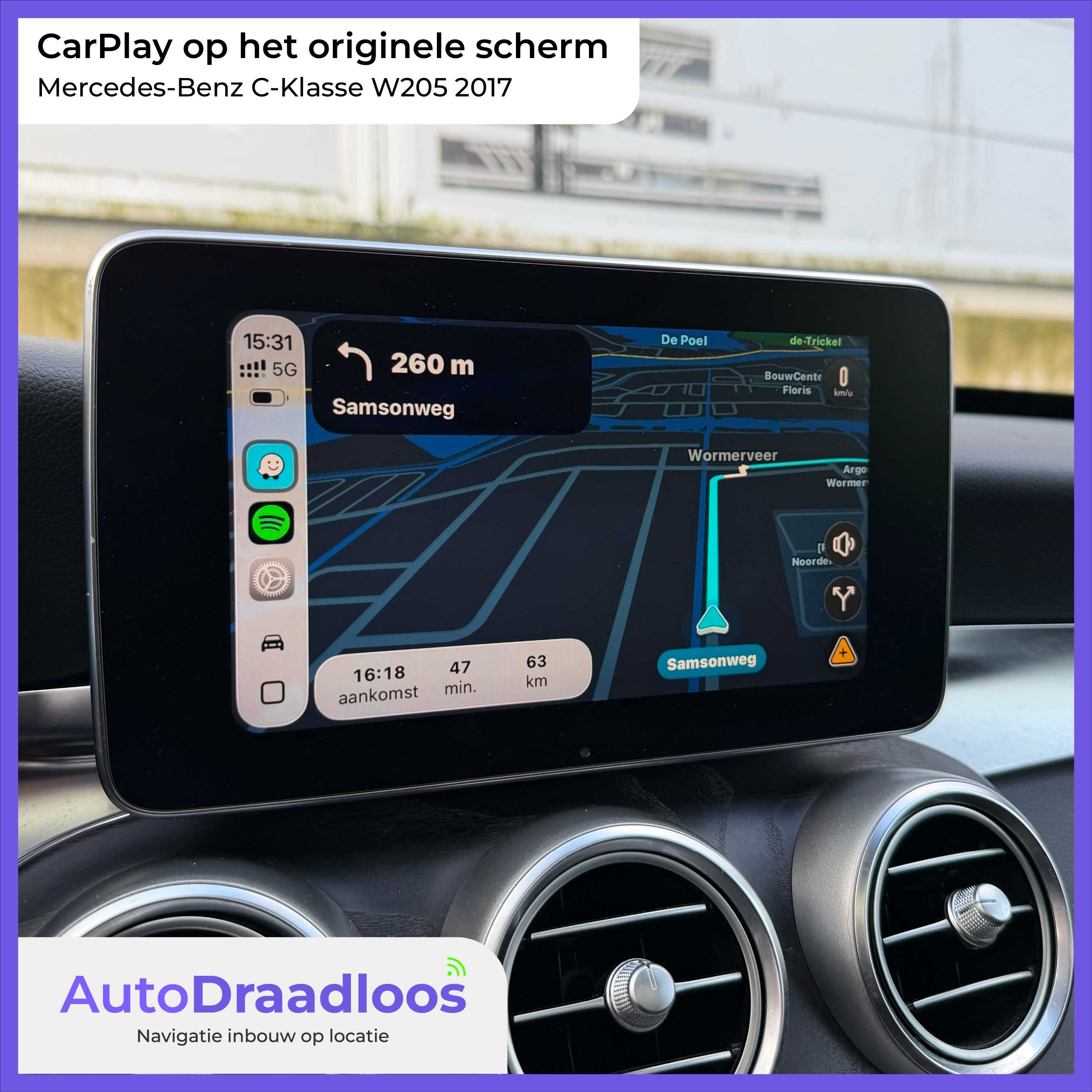 CarPlay op het originele scherm in een C-Klasse