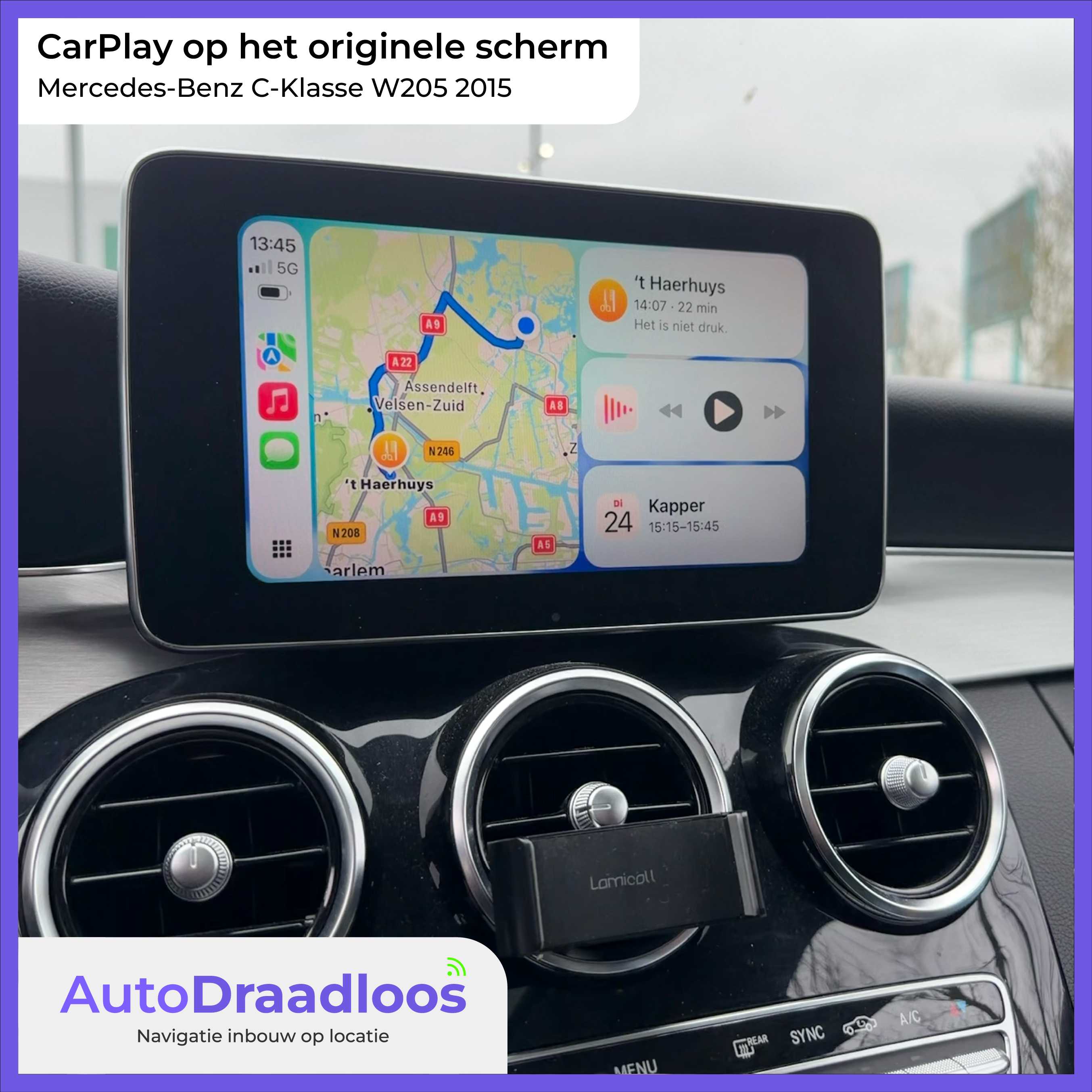 CarPlay op het originele scherm in een C-Klasse