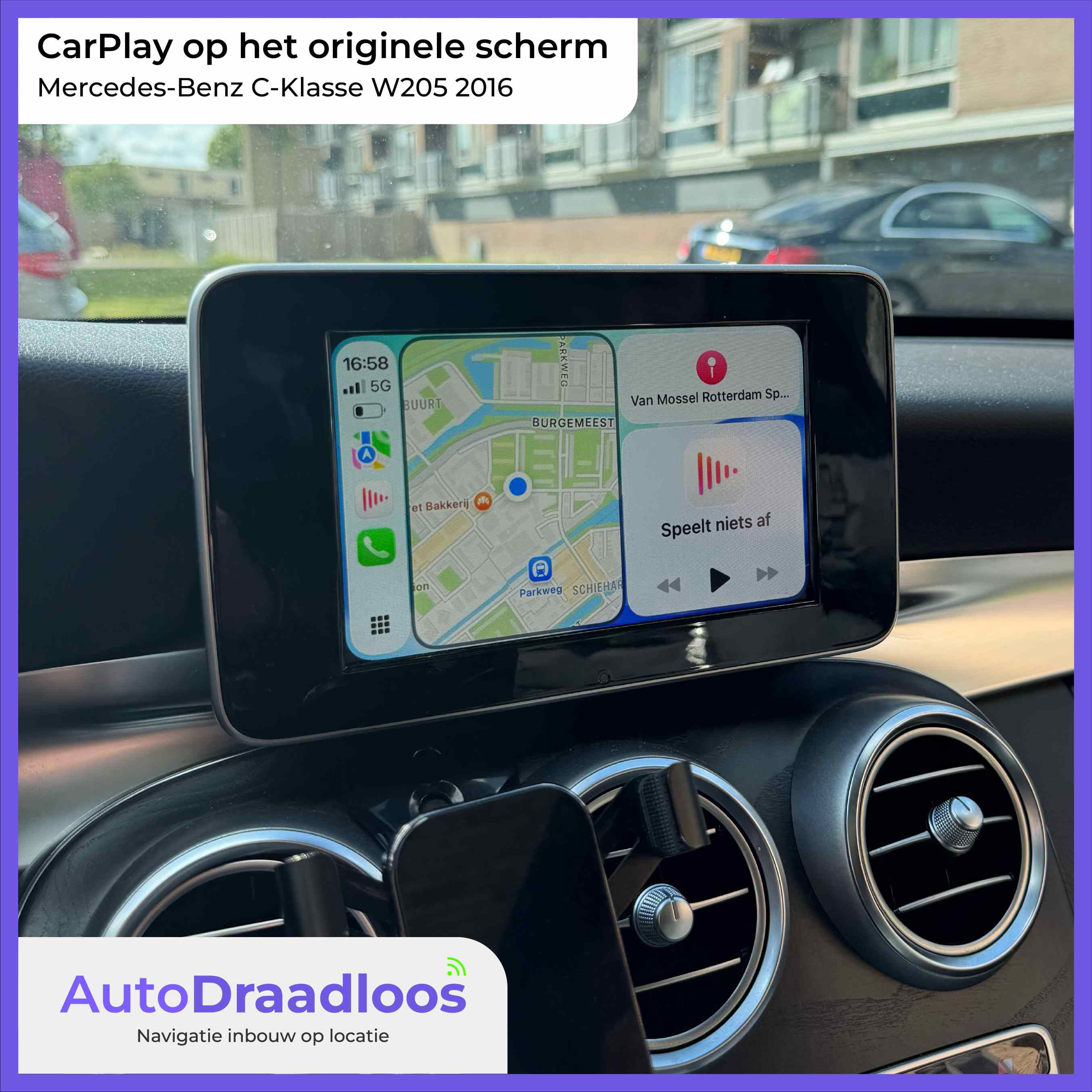 CarPlay op het originele scherm in een C-Klasse