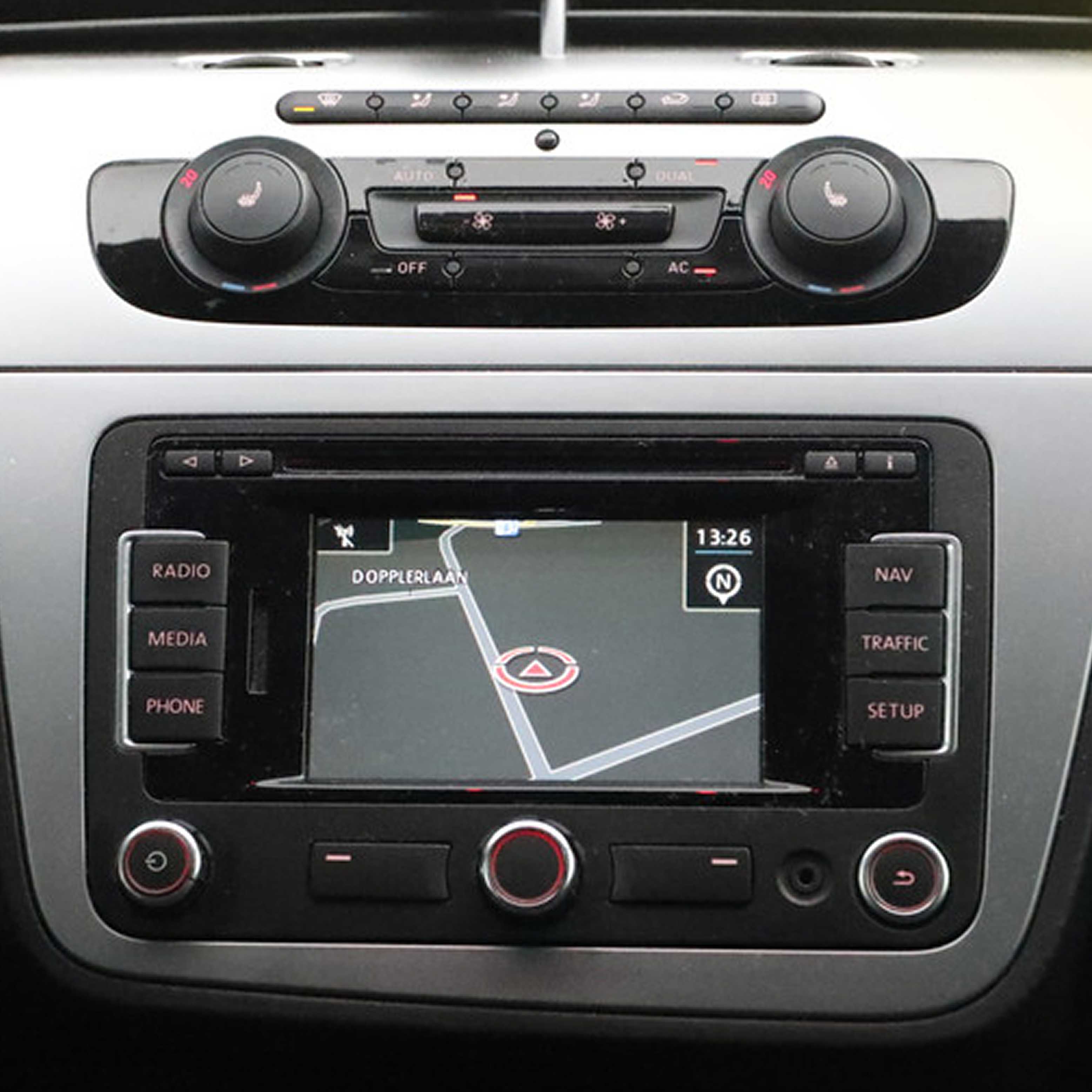 Origineel scherm zonder CarPlay in een Seat