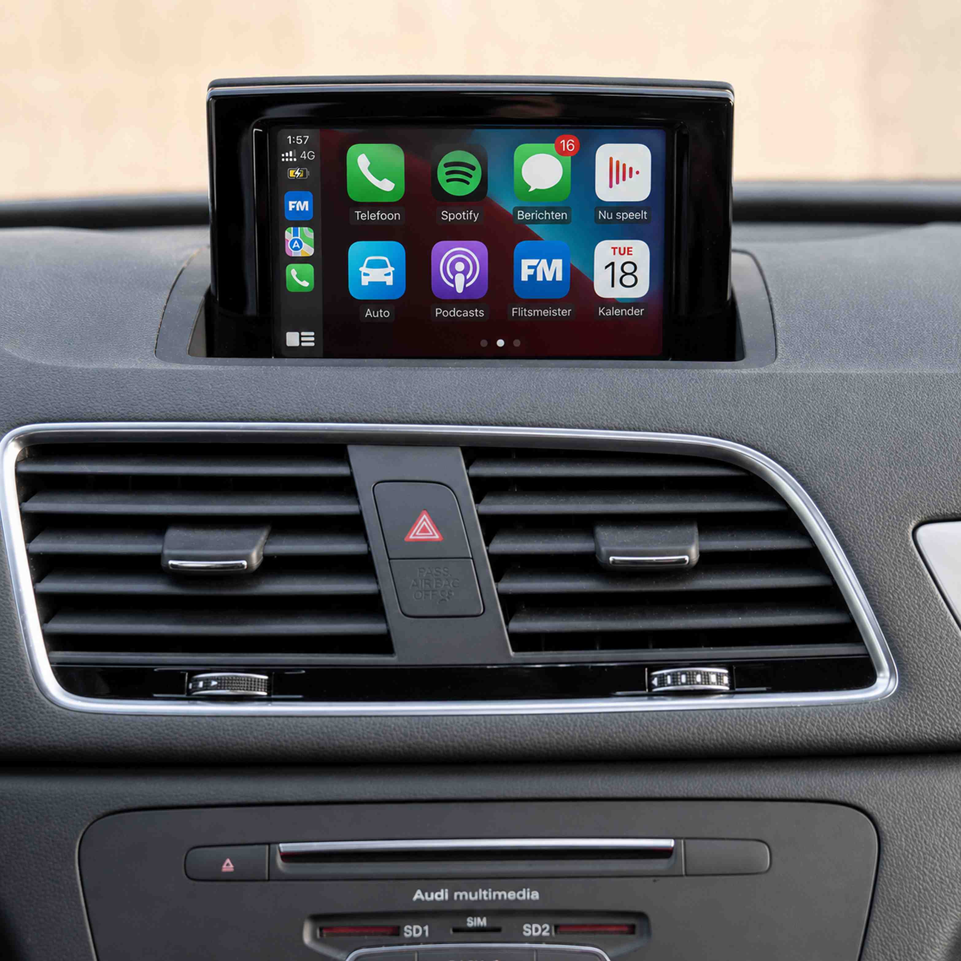 Apple CarPlay op het originele scherm van een Audi Apple CarPlay op het originele scherm van een Audi