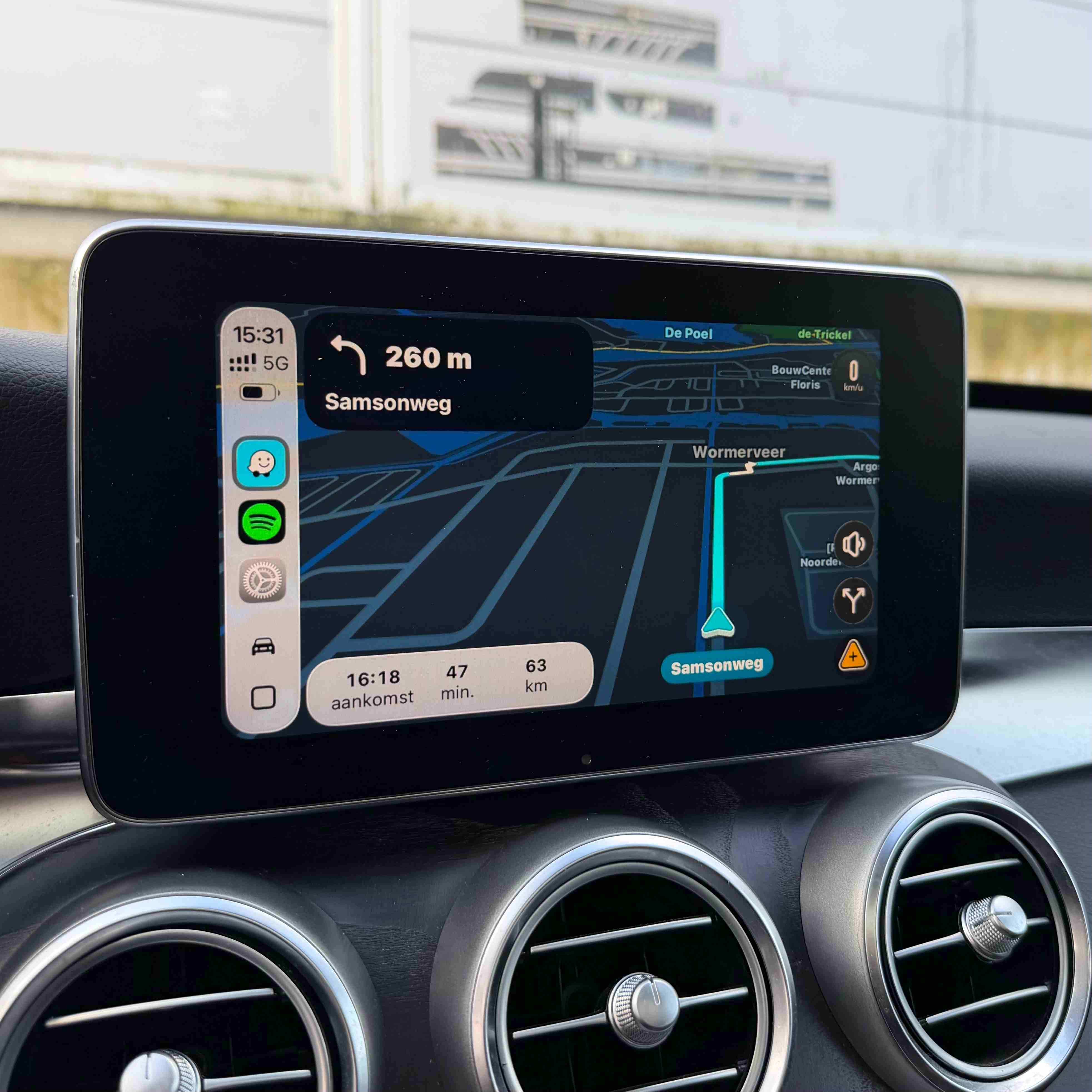 Apple CarPlay op het originele scherm van een Mercedes-Benz