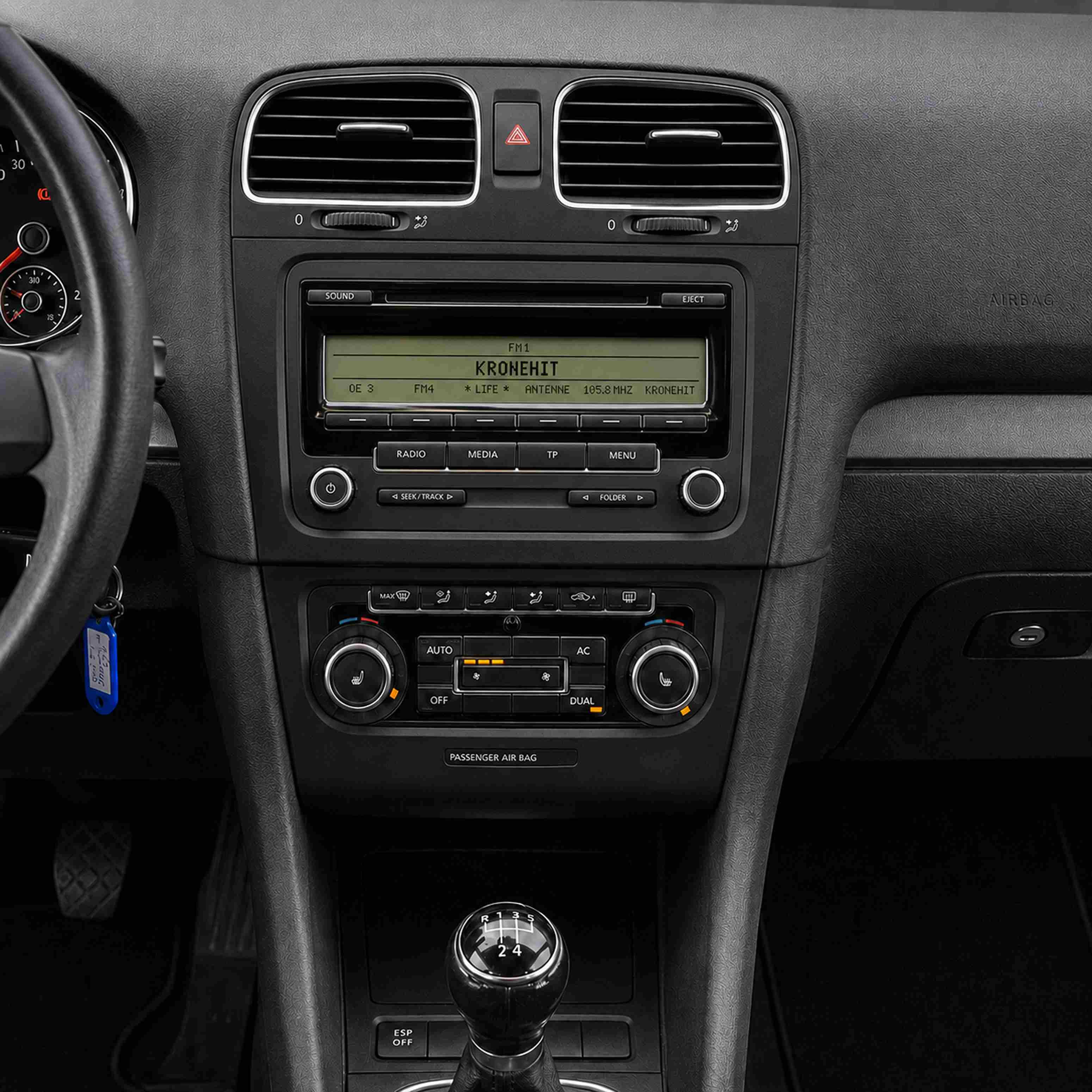 Origineel scherm zonder CarPlay in een Volkswagen