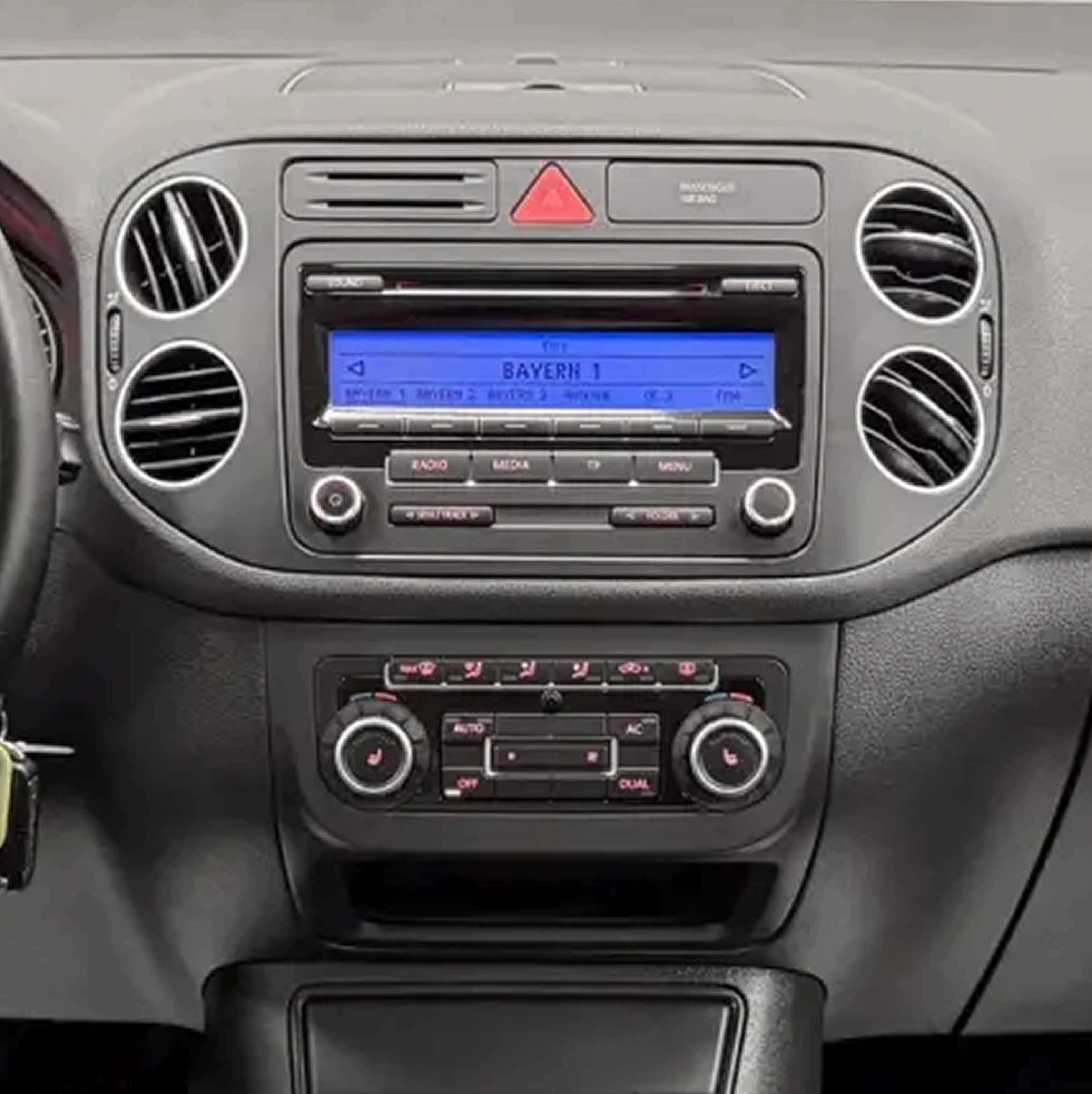Origineel scherm zonder CarPlay in een Volkswagen